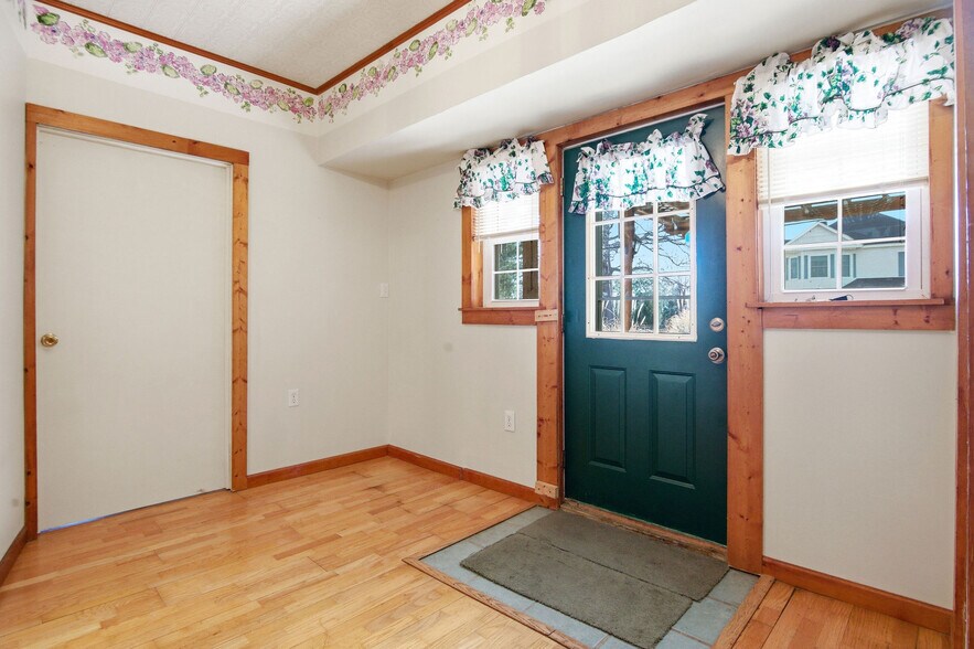 More Photos Of 201 N Wilmington St, Richlands General Retail For Sale