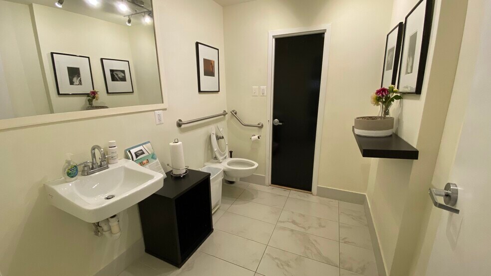More Photos Of 313 Park Ave, Falls Church Medical For Sale
