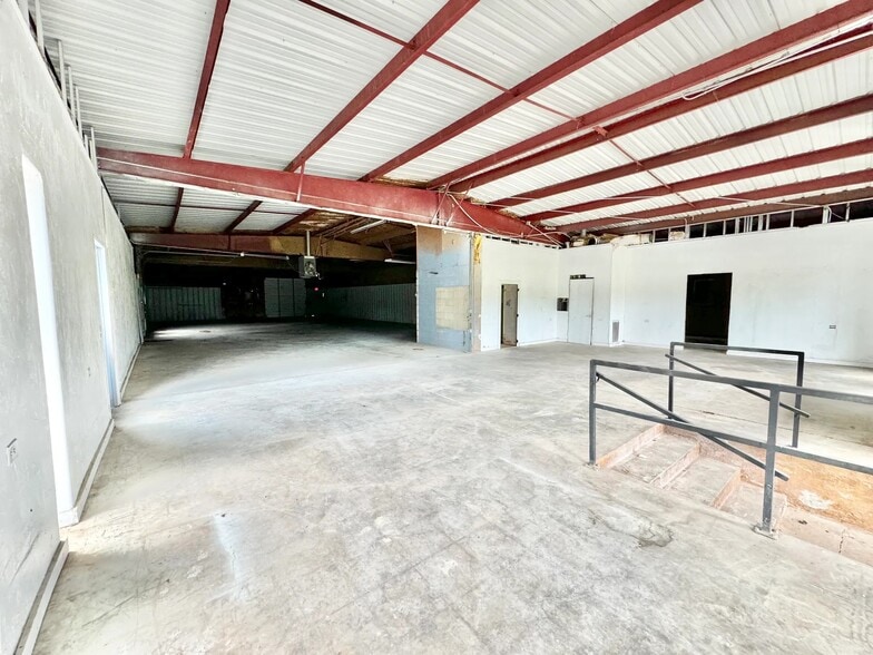 More Photos Of 315 S 5th St, Guthrie Warehouse For Lease