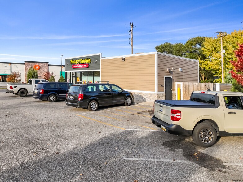 More Photos Of 300 N Beacon Blvd, Grand Haven Fast Food For Sale