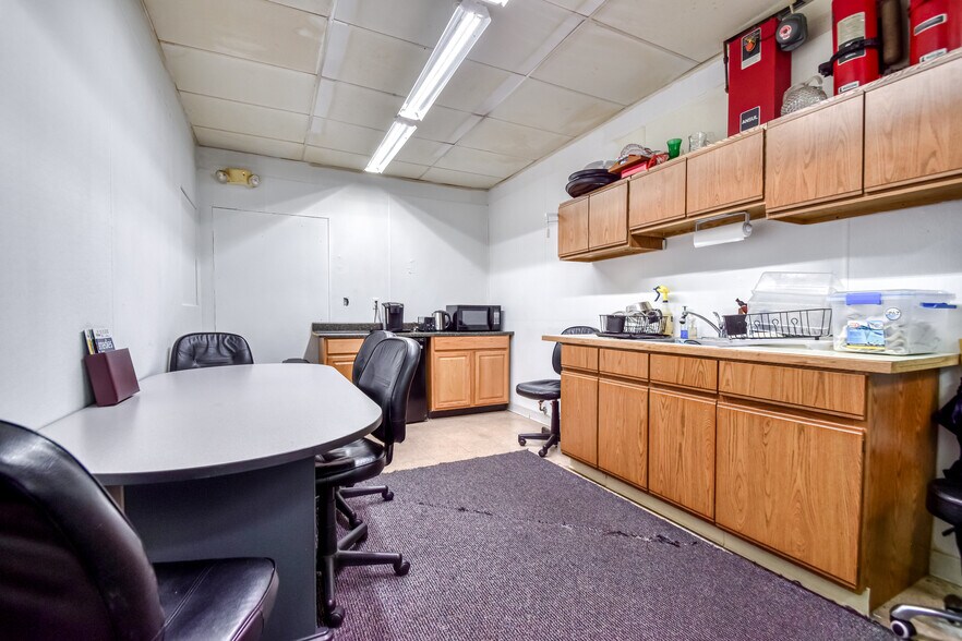 More Photos Of 1366 E 346th St, Eastlake Restaurant For Sale