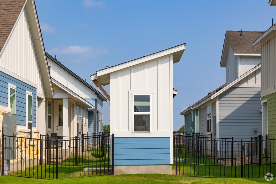 More Photos Of Garten Haus at Solms Landing, New Braunfels Specialty For Sale