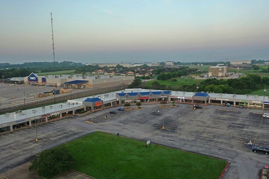 More Photos Of 2610-2668 S Highway 36, Brenham Unknown For Lease