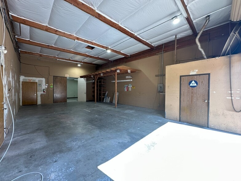 More Photos Of 7746 Lorraine Ave, Stockton Service For Lease