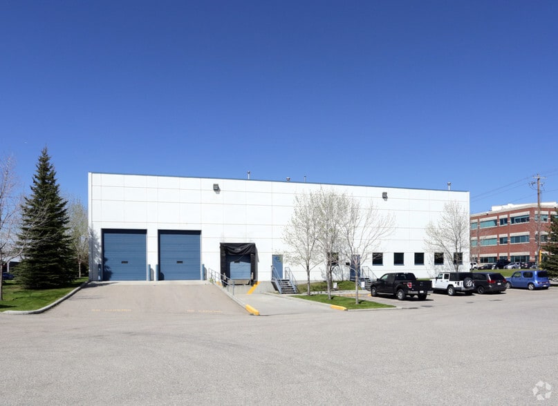 More Photos Of 7236 10th St NE, Calgary Flex For Sale