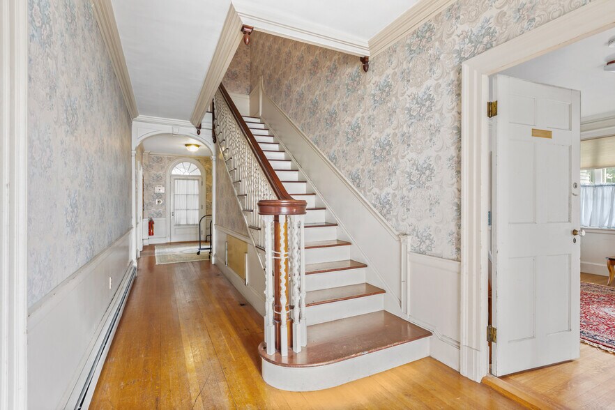 More Photos Of 145 Main St, Amesbury Specialty For Sale