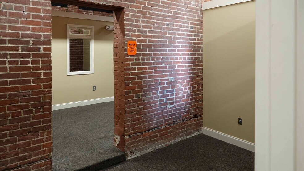 More Photos Of 1021 S Main St, Greenville Freestanding For Lease