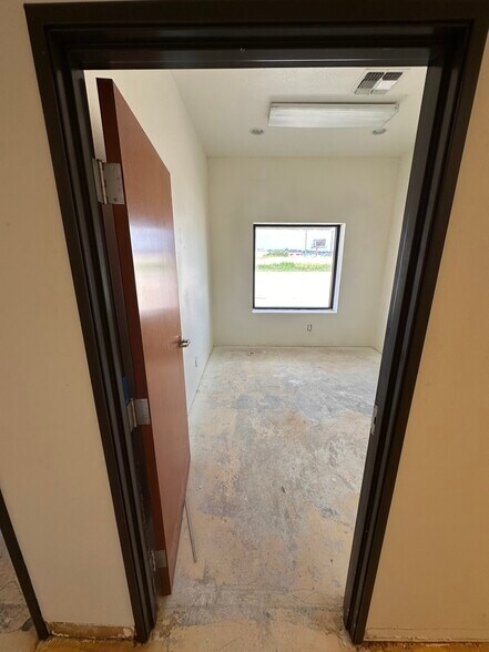 More Photos Of 321 Limestone Ter, Jarrell Medical For Lease