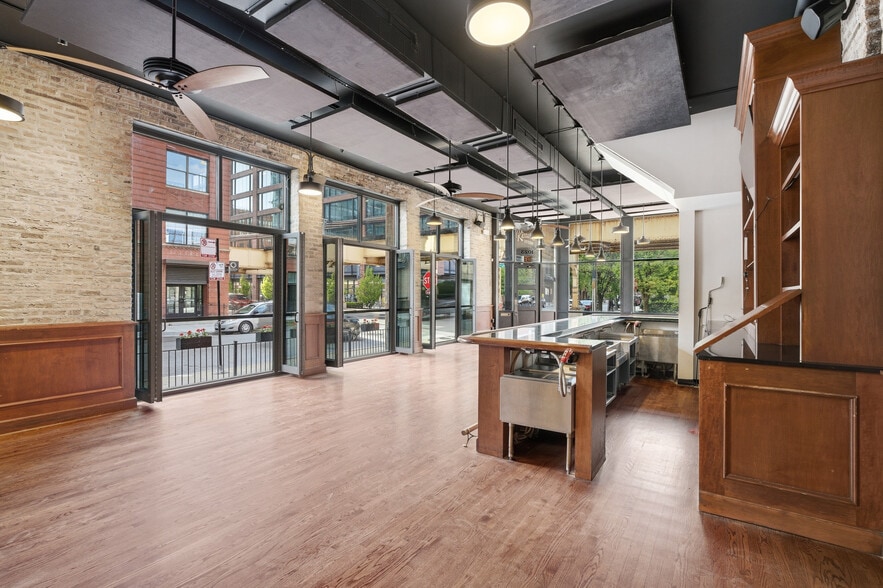 More Photos Of 1023 W Lake St, Chicago General Retail For Lease