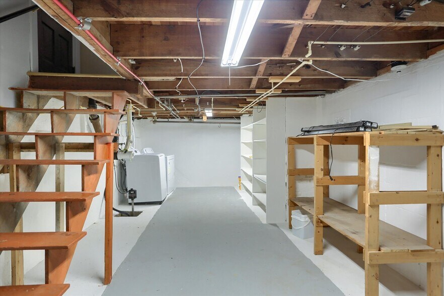 More Photos Of 1918 Carlisle Rd, York Office Residential For Lease