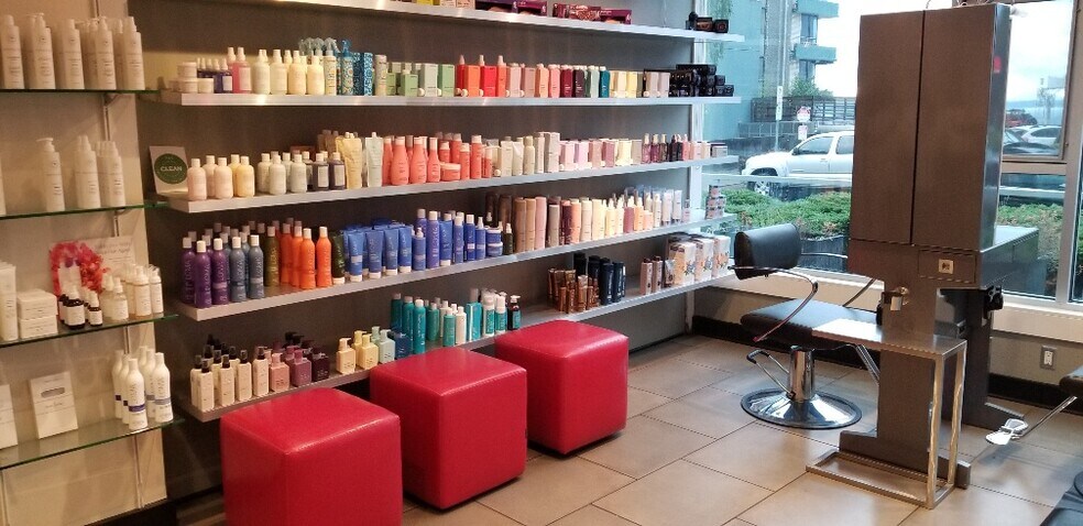 More Photos Of 536 5th Ave W, Seattle Office Residential For Sale