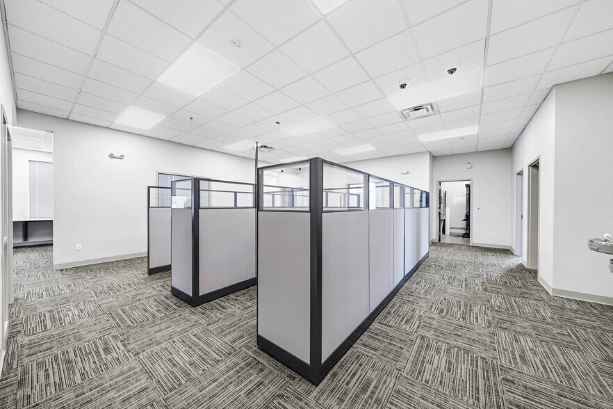 More Photos Of 4689 Industry Dr, Medford Distribution For Lease