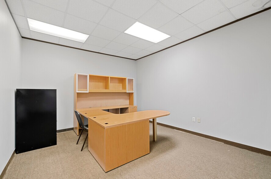 More Photos Of 1002 Gemini St, Houston Office For Lease