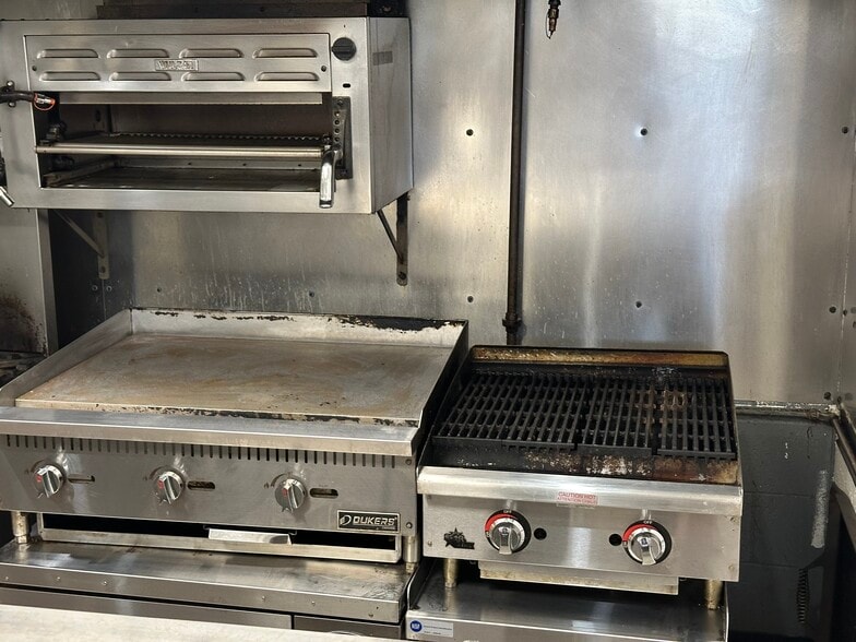 More Photos Of 1209 E 7th St, Austin Restaurant For Lease