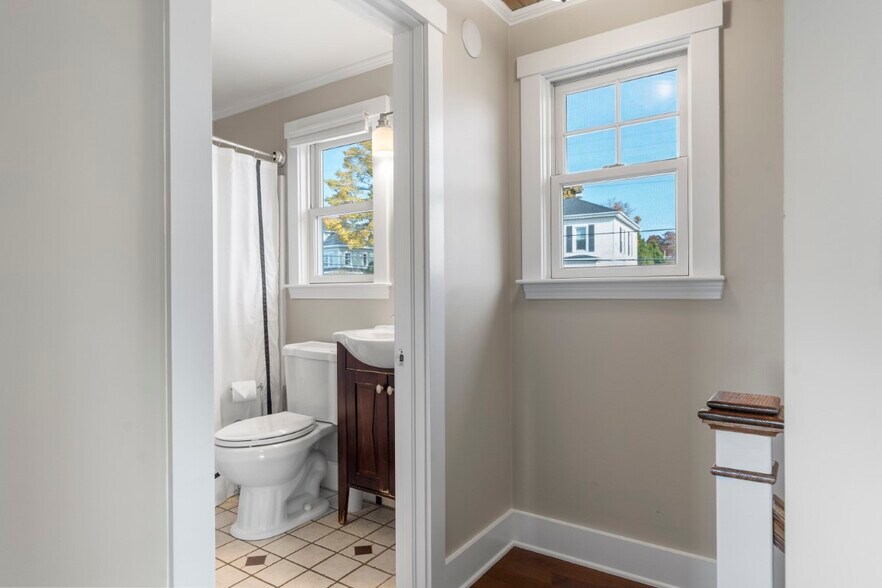 More Photos Of 47 & 49 Atlantic Avenue, Boothbay Harbor Flex For Sale