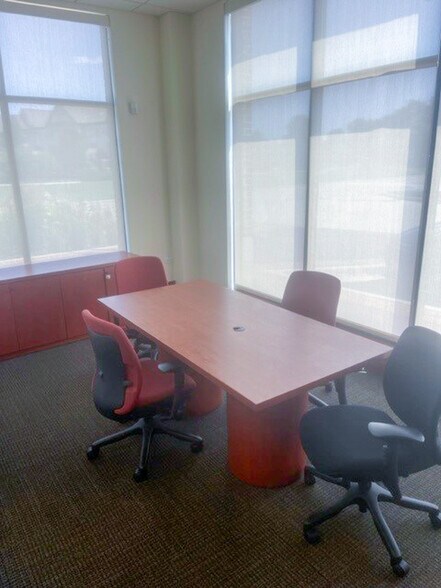 More Photos Of 409 S 1st St, St Charles Bank For Lease