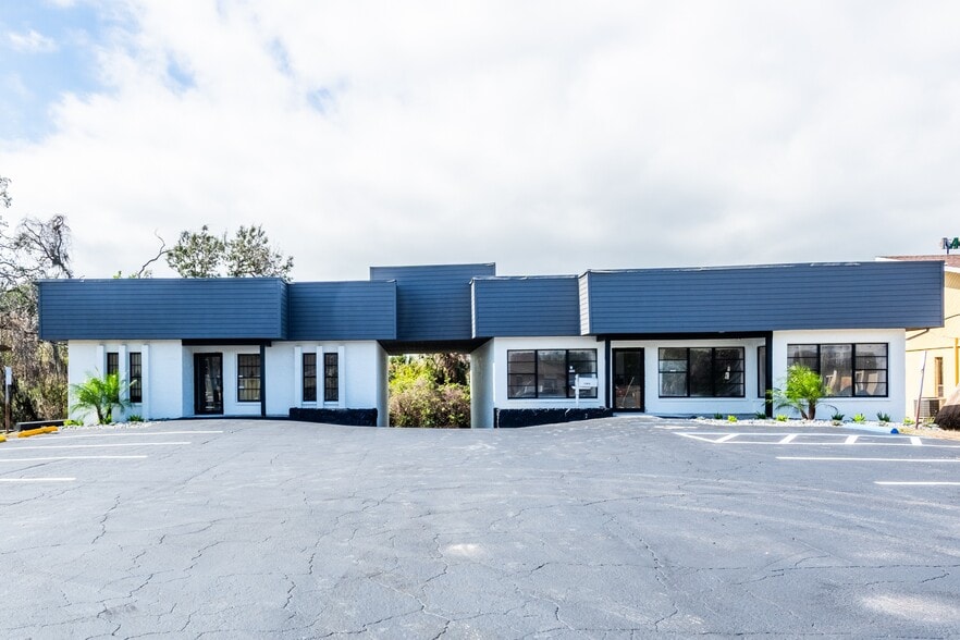 Primary Photo Of 11911-11915 Oak Trail Way, Port Richey Office For Sale