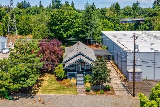 More Photos Of 2105 SE Ochoco St, Portland Office For Sale