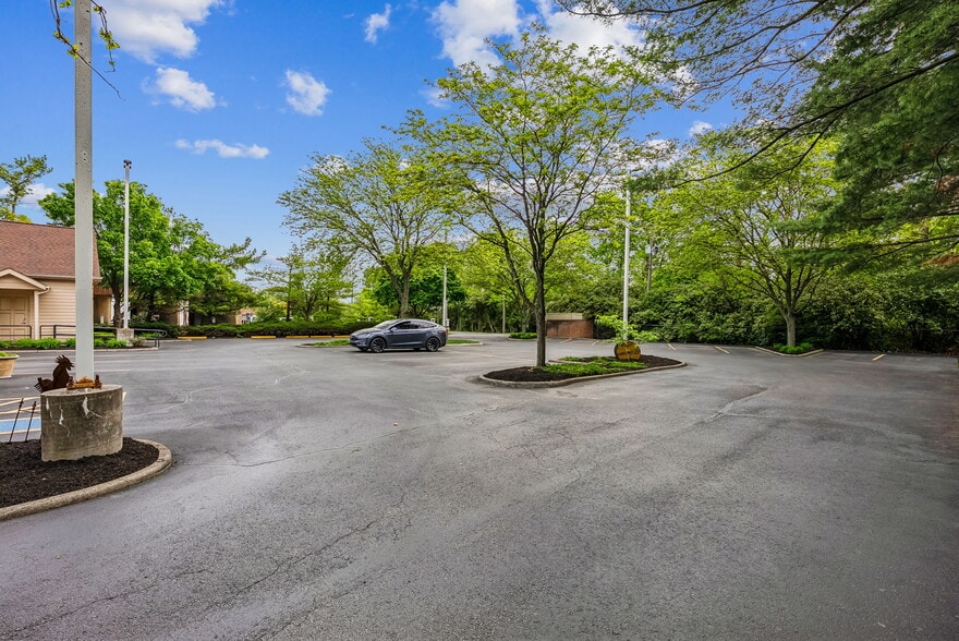 More Photos Of 48 Corbins Mill Dr, Dublin General Retail For Lease