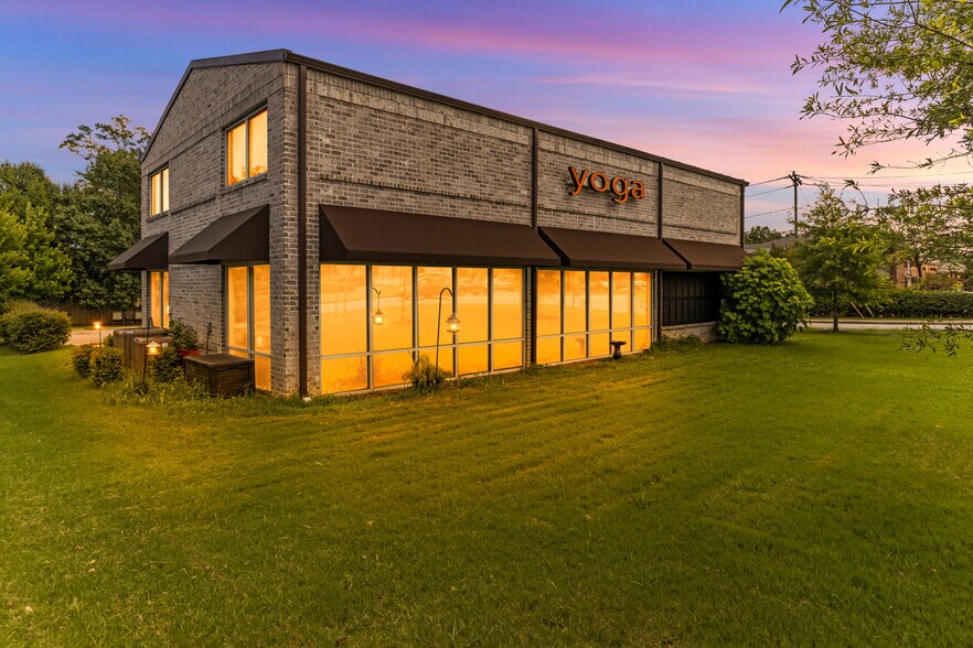Primary Photo Of 414 W Fernwood Dr, Simpsonville General Retail For Sale