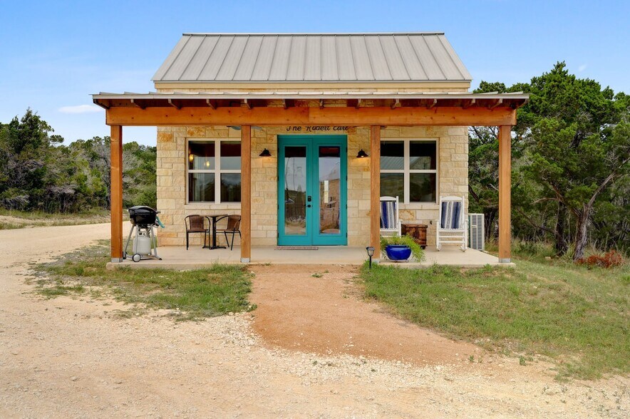 More Photos Of 7400 McGregor Ln, Dripping Springs Hotel For Sale