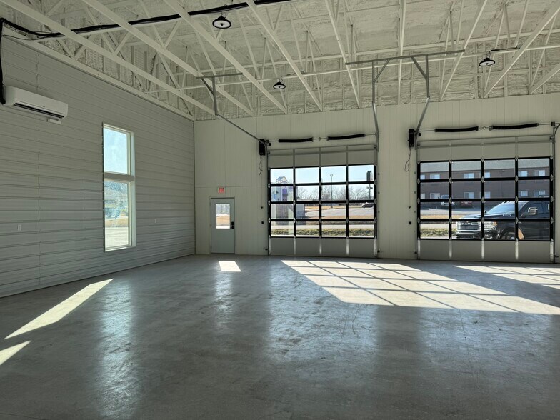 More Photos Of 116 College Rd, Pineville Light Distribution For Lease