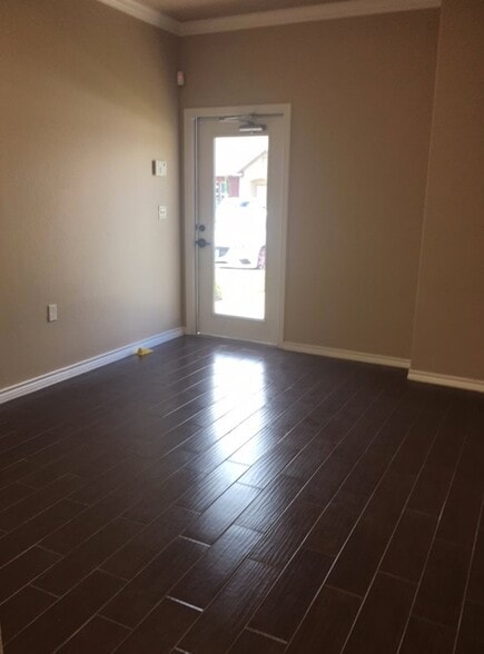 More Photos Of 5337 Yorktown Blvd, Corpus Christi Office For Lease