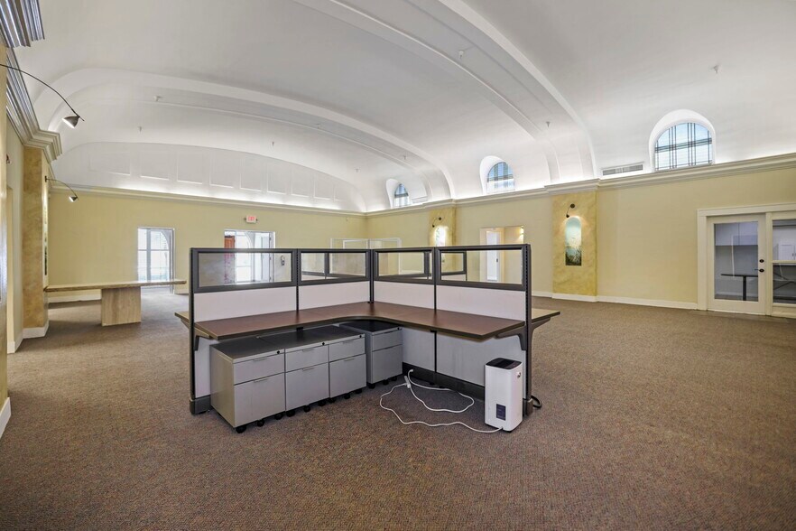 More Photos Of 155 8th St N, Saint Petersburg Office Residential For Lease