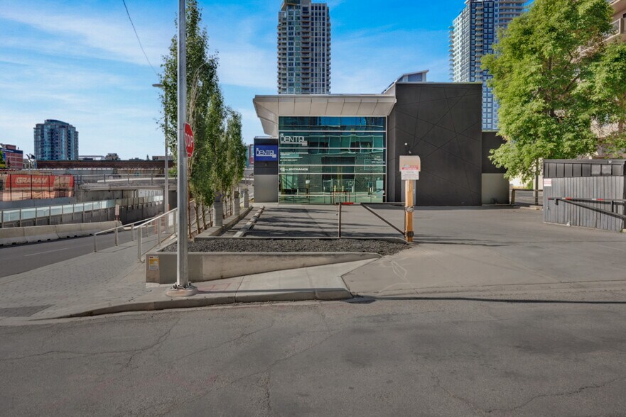 More Photos Of 902 9th Ave SW, Calgary Medical For Lease