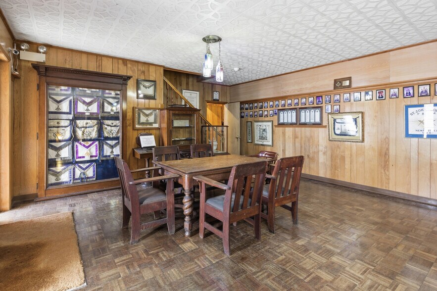 More Photos Of 81 Sprague St, Portsmouth Specialty For Sale