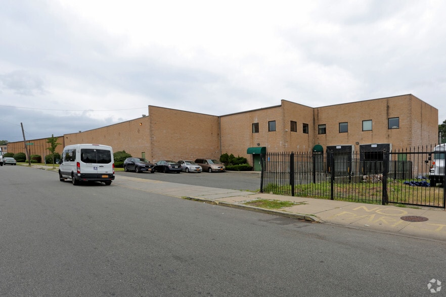 More Photos Of 1400 Brunswick Ave, Far Rockaway Warehouse For Lease