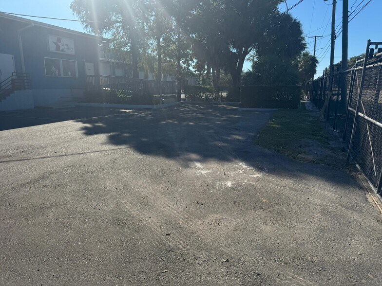 More Photos Of 4006 W Crest Ave, Tampa Industrial For Lease