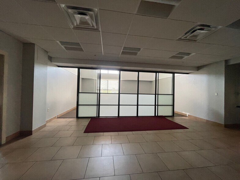 More Photos Of 720 W Lancaster Ave, Bryn Mawr Freestanding For Lease