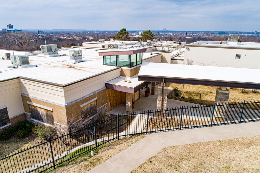 More Photos Of 6262 S Sheridan Rd, Tulsa Hospital For Sale