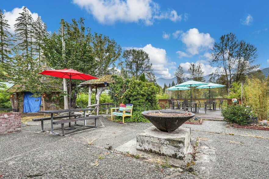 More Photos Of 44618 State Route 20, Concrete Hotel For Sale