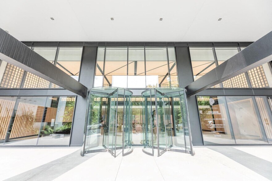 More Photos Of 25 Columbia Hts, Brooklyn Office For Lease
