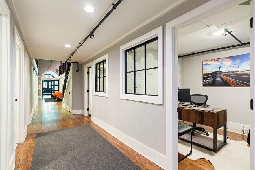 More Photos Of 124 S Gay St, Knoxville Apartments For Lease
