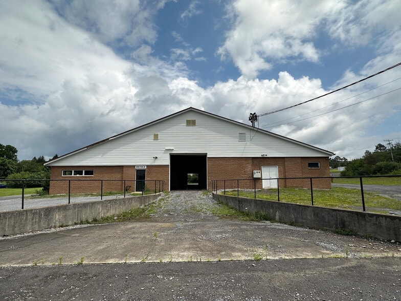 More Photos Of 338 Pound Ln, Duncansville Light Distribution For Lease