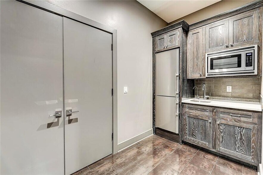 More Photos Of 1101 N Central Ave, Indianapolis Office For Lease