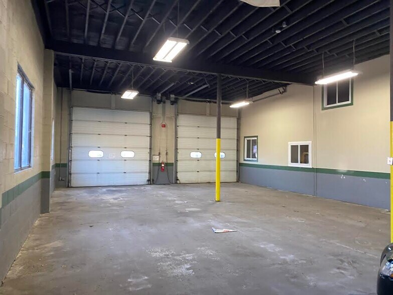 More Photos Of 34 Lafayette Rd, North Hampton Freestanding For Lease