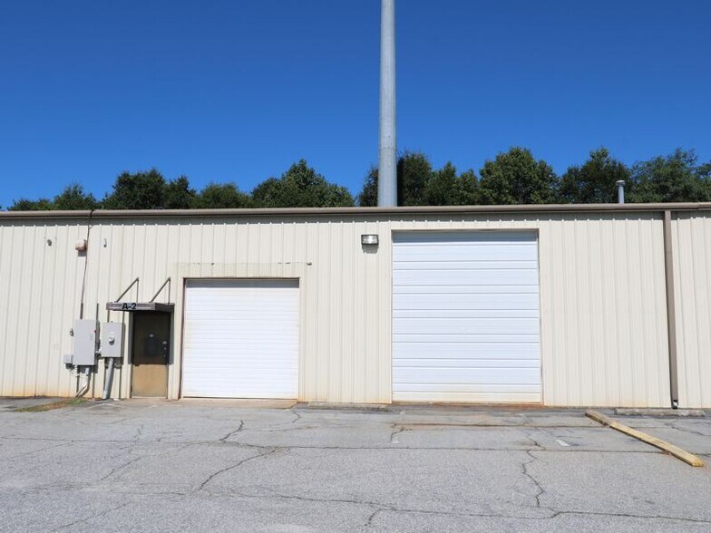 More Photos Of 5205 Old Buncombe Rd, Greenville Warehouse For Lease