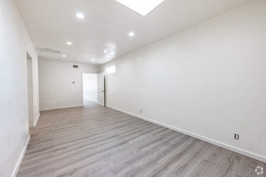 More Photos Of 319-323 E Foothill Blvd, Arcadia Office For Lease