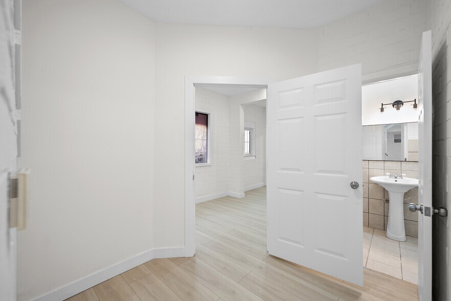 More Photos Of 2823 W 8th St, Los Angeles Office For Lease