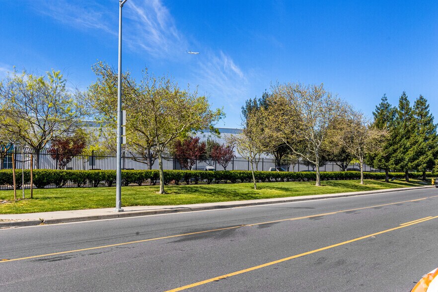 More Photos Of 1919 Boeing Way, Stockton Warehouse For Lease