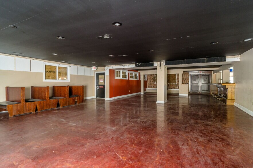 More Photos Of 2323 W Main St, Waynesboro General Retail For Sale