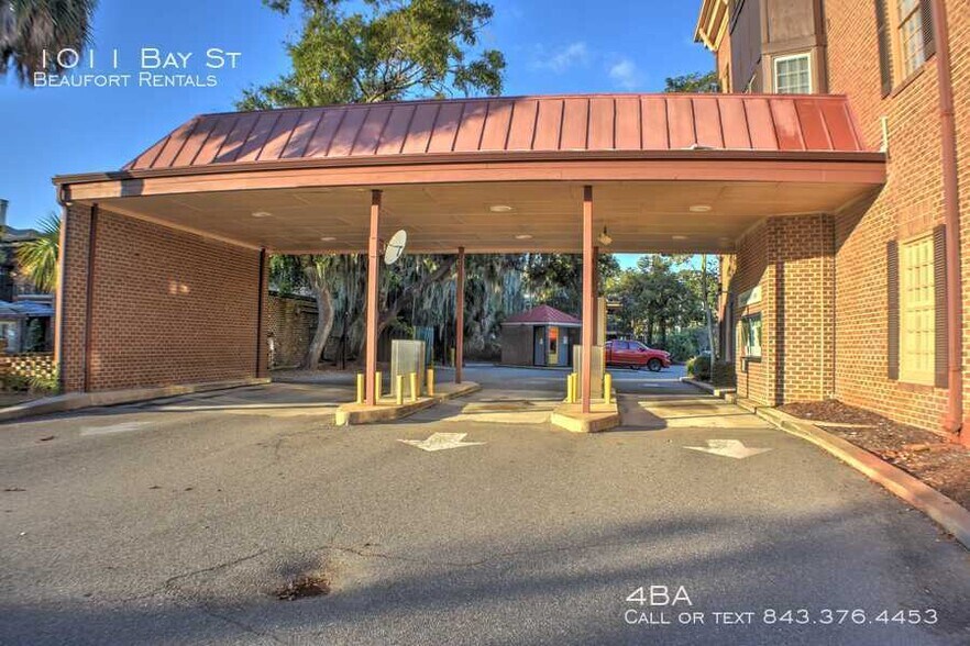 More Photos Of 1011 Bay St, Beaufort Office For Lease