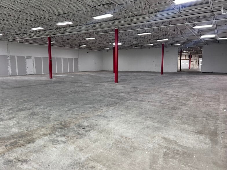 More Photos Of 102 Fairview Park Dr, Elmsford Warehouse For Lease
