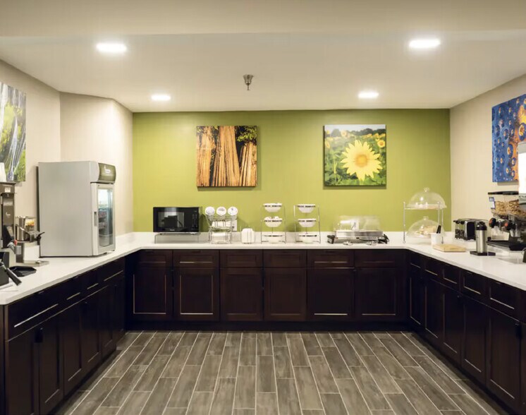More Photos Of 2525 Abbott Dr, Omaha Hotel For Sale