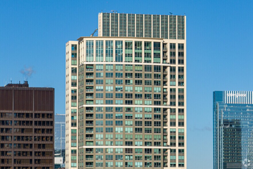 More Photos Of 130 N Garland Ct, Chicago Apartments For Lease