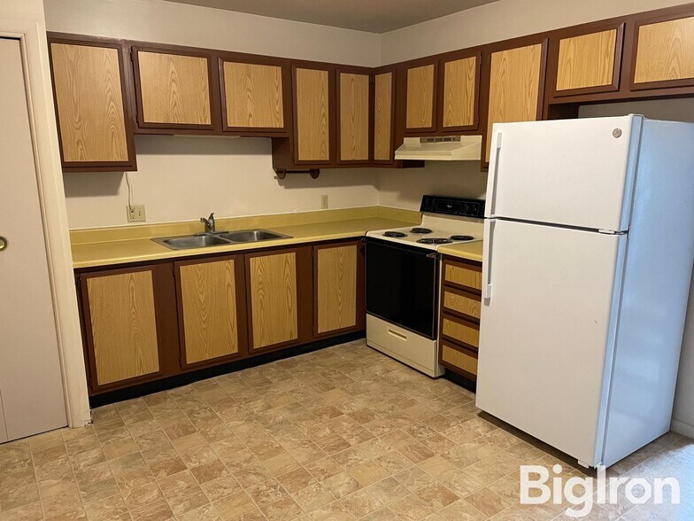 More Photos Of 130 S 5th St, Hebron Apartments For Sale